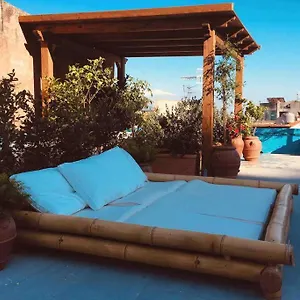 apt-terrazzo-esclusivo-con-zona-solarium-da-200-mq.sicilyhotelsitaly.net/