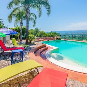 casetta-con-piscina-fra-catania-e-siracusa.sicilyhotelsitaly.net/